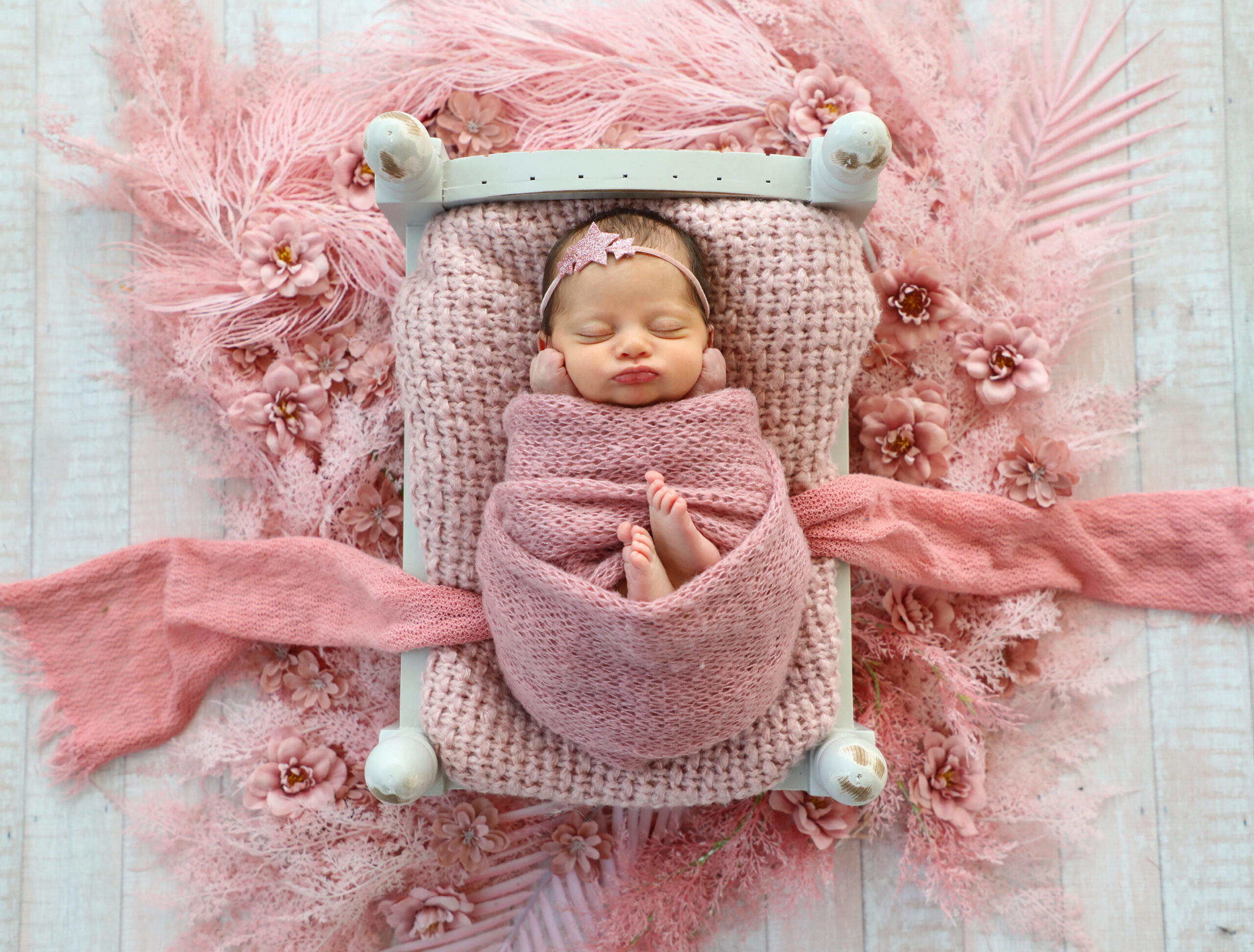 newborn-pic-for-packages